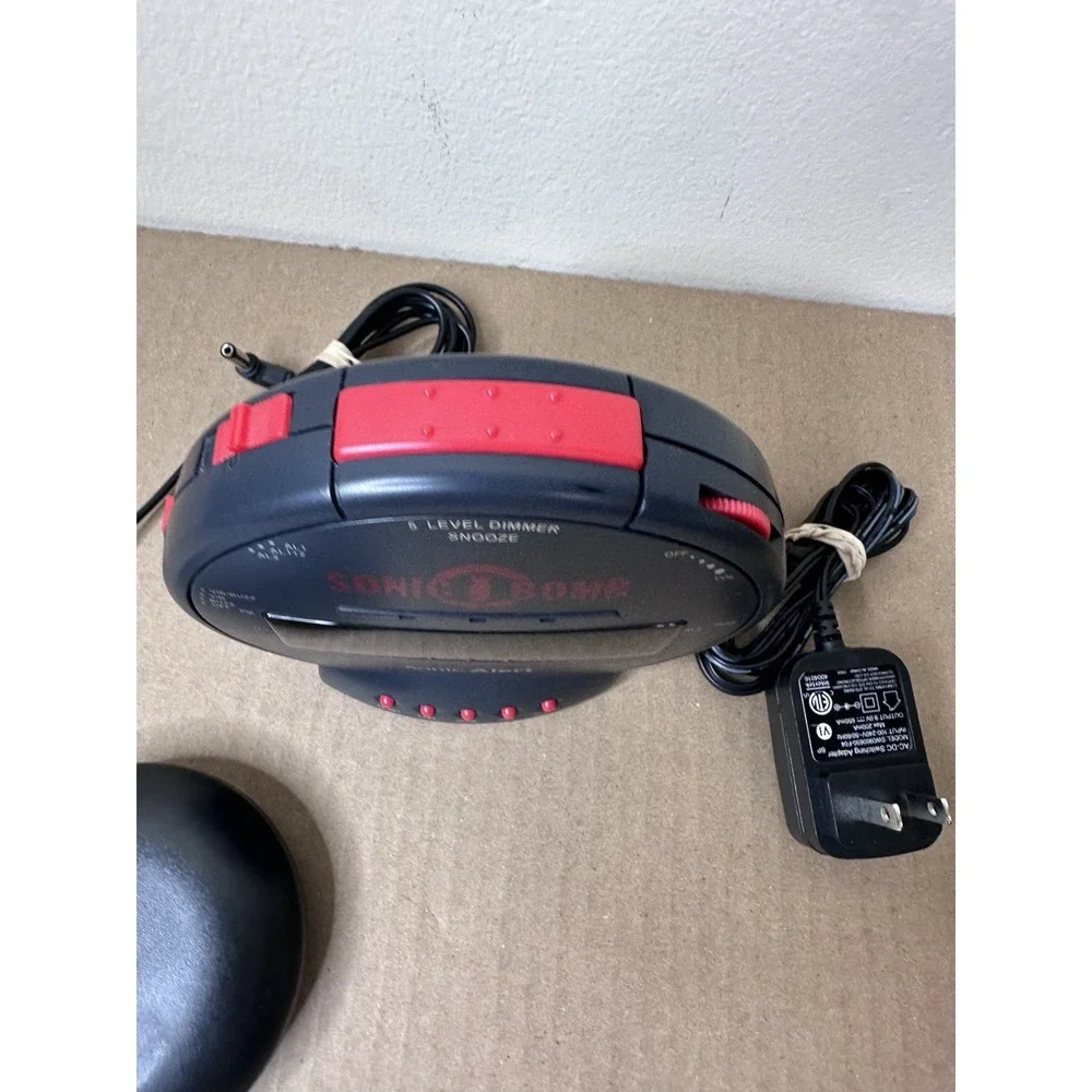 Sonic Alert Sonic Bomb Alarm Clock Vibrating Bed Shaker Black Red SBB500SS-v2